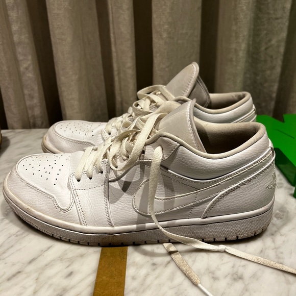 Jordan Other - Pre loved Air Jordan 1 low